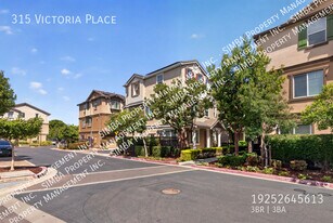 315 Victoria Pl in Hayward, CA - Building Photo