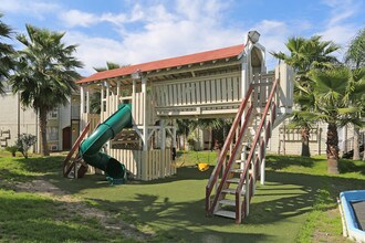 Falls of Town Park in Houston, TX - Foto de edificio - Building Photo