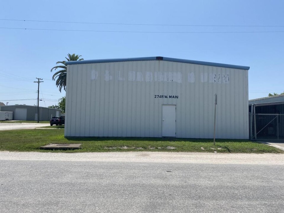 2745 W Main St in Ingleside, TX - Building Photo