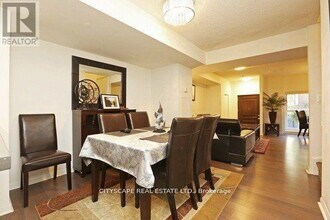 11 St Joseph St in Toronto, ON - Building Photo - Building Photo