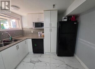 23 Malcolm Crescent in Brampton, ON - Building Photo - Building Photo