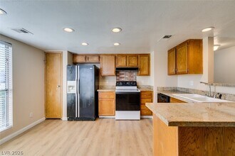 1604 Justin Pl in Henderson, NV - Building Photo - Building Photo