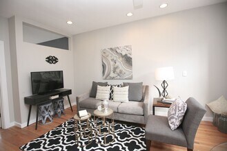 438 W Surf St in Chicago, IL - Building Photo - Building Photo
