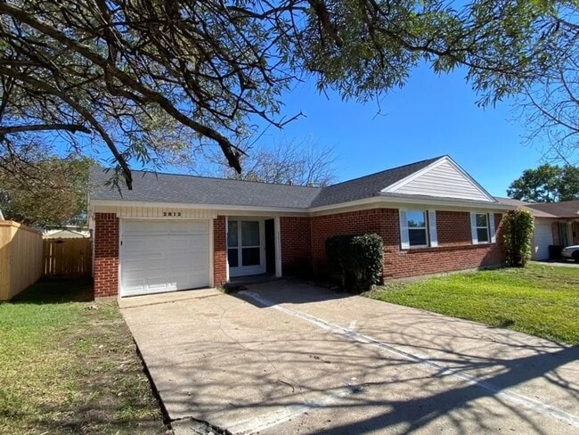 2812 Bamboo St