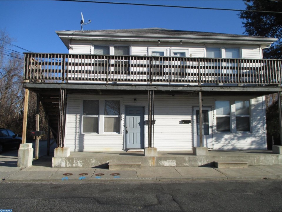 81 Lanning Ave in Penns Grove, NJ - Building Photo