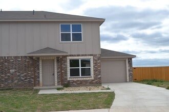 1915 Castroville Trl in Copperas Cove, TX - Foto de edificio - Building Photo