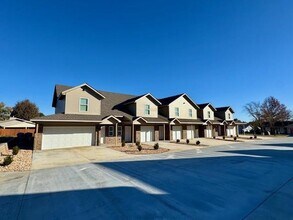 2801 W Mockingbird Ln in Rogers, AR - Building Photo - Building Photo