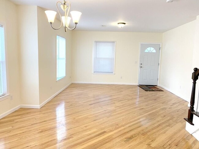 11 Kingsley Ave, Unit 11