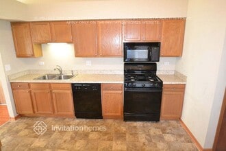 1241 Victoria Ct in Algonquin, IL - Building Photo - Building Photo
