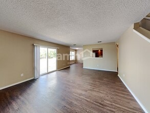 1312 Greenleaf Ct in Cedar Hill, TX - Foto de edificio - Building Photo