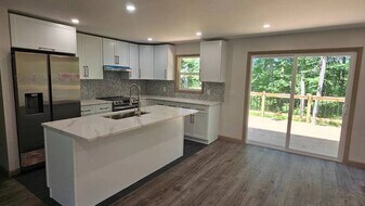 5671 NY-9H in Hudson, NY - Building Photo