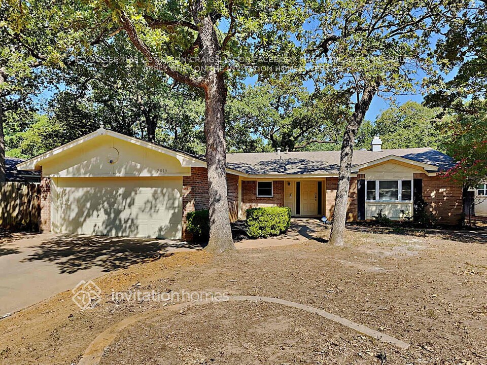 2815 Norwood Ln in Arlington, TX - Building Photo