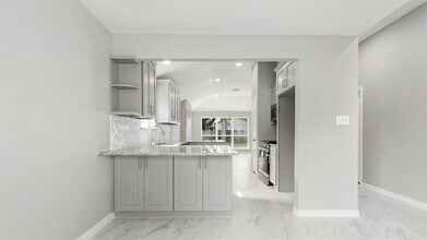 4007 Green Crest Dr in Houston, TX - Building Photo - Building Photo