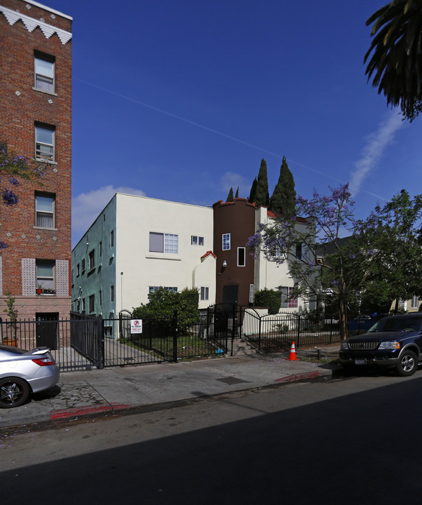 251 S Kenmore Ave in Los Angeles, CA - Foto de edificio