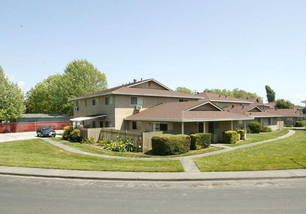 Santa Alicia Apartments in Rohnert Park, CA - Building Photo