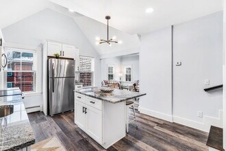 48 Sever St, Unit 2 in Worcester, MA - Building Photo - Building Photo