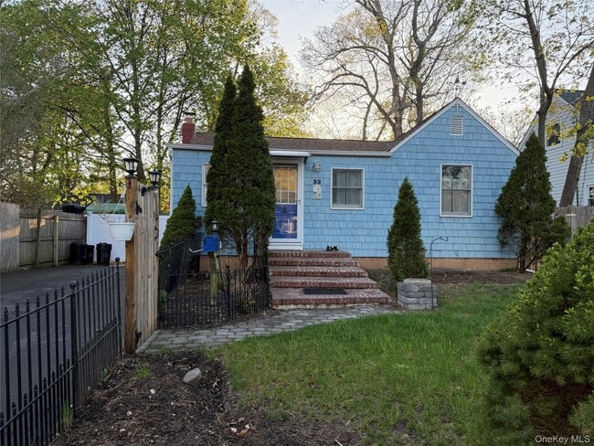 property at 32 Dewey St