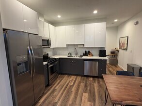 5455 25th Ave SW, Unit C in Seattle, WA - Building Photo - Building Photo