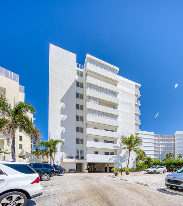 3580 S Ocean Blvd in South Palm Beach, FL - Building Photo