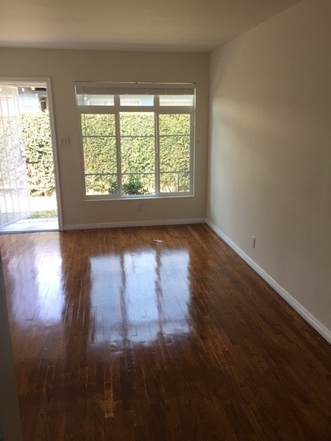 2512 N Buena Vista St, Unit 2512 in Burbank, CA - Building Photo - Building Photo