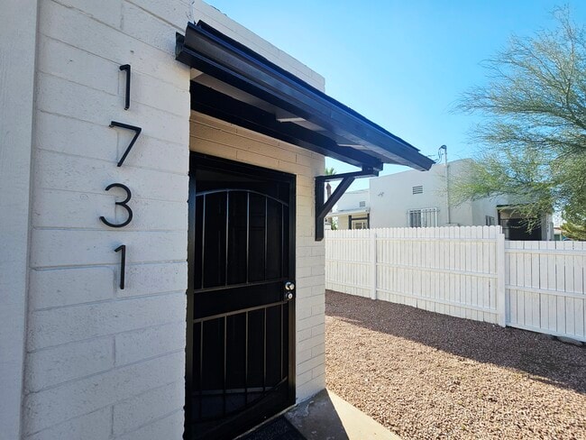 1731 E Moreland St in Phoenix, AZ - Foto de edificio - Building Photo