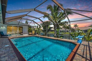 317 SW 15th Terrace in Cape Coral, FL - Building Photo