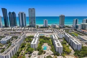 17021 N Bay Rd in Sunny Isles Beach, FL - Building Photo