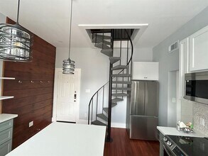 19 Hyde Park Blvd in Houston, TX - Building Photo - Building Photo