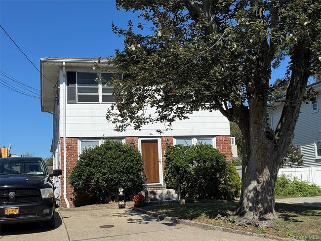 5 Yennicock Ave