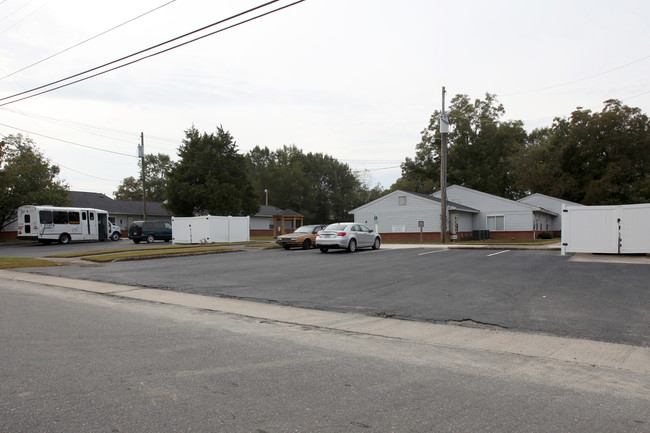 Smithfield Elderly Housing in Smithfield, NC - Foto de edificio - Building Photo