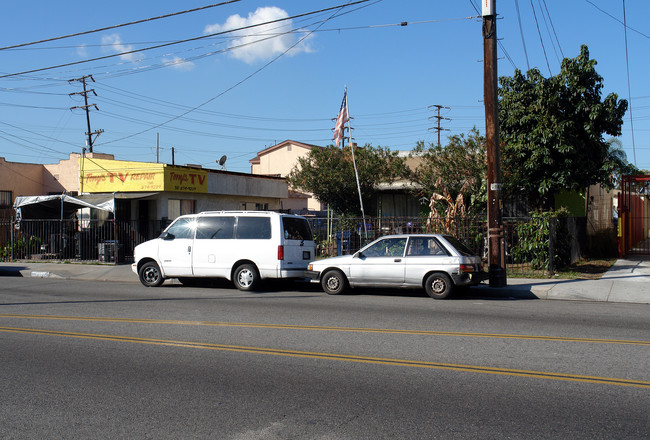 11035 S Inglewood Ave in Inglewood, CA - Building Photo - Building Photo