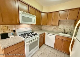 14 Abington Gardens Dr in South Abington Township, PA - Foto de edificio - Building Photo