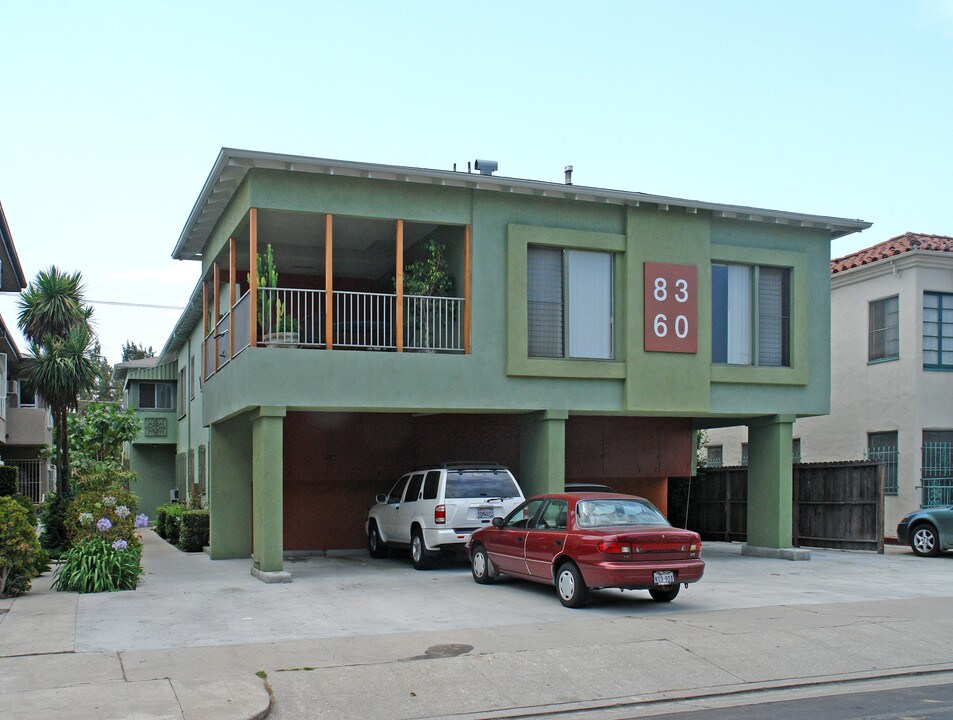 8360 Blackburn Ave in Los Angeles, CA - Building Photo