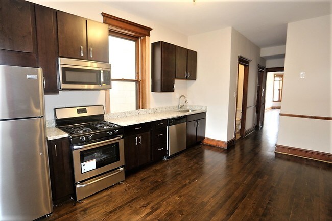 2523 N California Ave-Unit -A in Chicago, IL - Foto de edificio - Building Photo