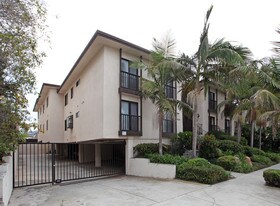 La Jolla West Wind in La Jolla, CA - Building Photo
