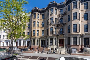 489 9Th Street Apartments