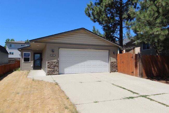 6021 N Addison St in Spokane, WA - Building Photo - Building Photo