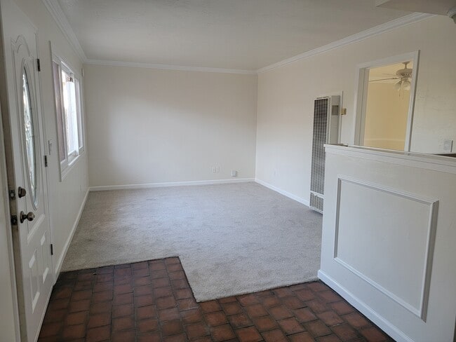 641 Shalimar Dr, Unit Apt B in Costa Mesa, CA - Foto de edificio - Building Photo