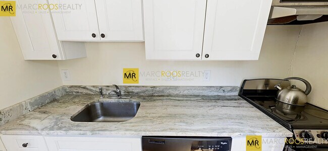 48 Cameron Ave, Unit 2 in Somerville, MA - Foto de edificio - Building Photo