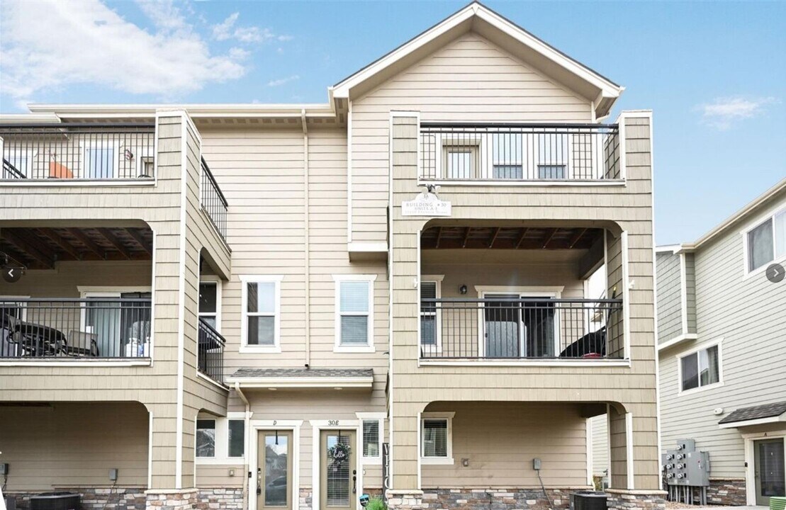 11250 Florence St in Commerce City, CO - Building Photo