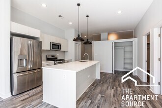 2251 W Lawrence Ave, Unit 103 in Chicago, IL - Building Photo - Building Photo