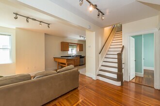 46 Hobson St, Unit 1 in Boston, MA - Building Photo - Building Photo