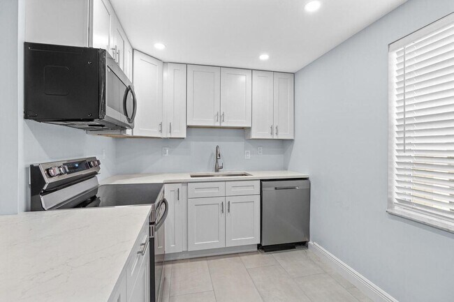 221 Normandy Ln in Delray Beach, FL - Building Photo - Building Photo