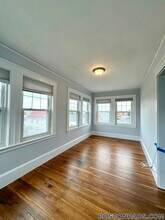 15 Edgecliff Rd in Watertown, MA - Foto de edificio - Building Photo