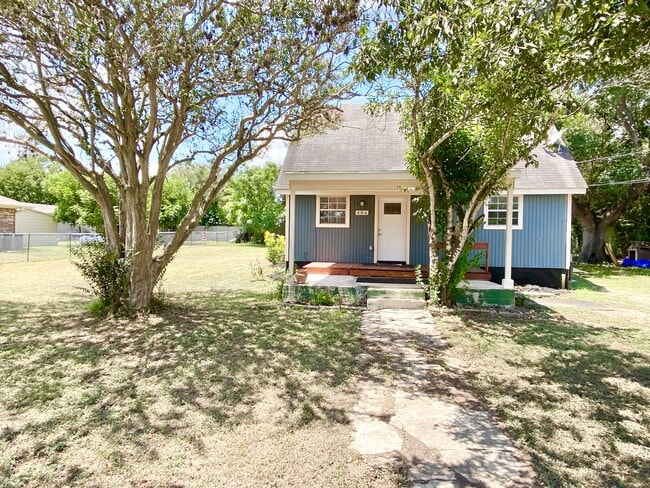 406 S Main St in Kyle, TX - Building Photo - Building Photo