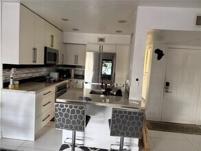 20170 NE 3rd Ct in Miami, FL - Building Photo - Building Photo