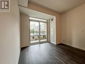 8 Beverley Glen Blvd in Vaughan, ON - Building Photo - Building Photo