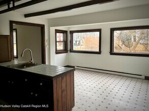 189 Maple Ave in Germantown, NY - Building Photo - Building Photo