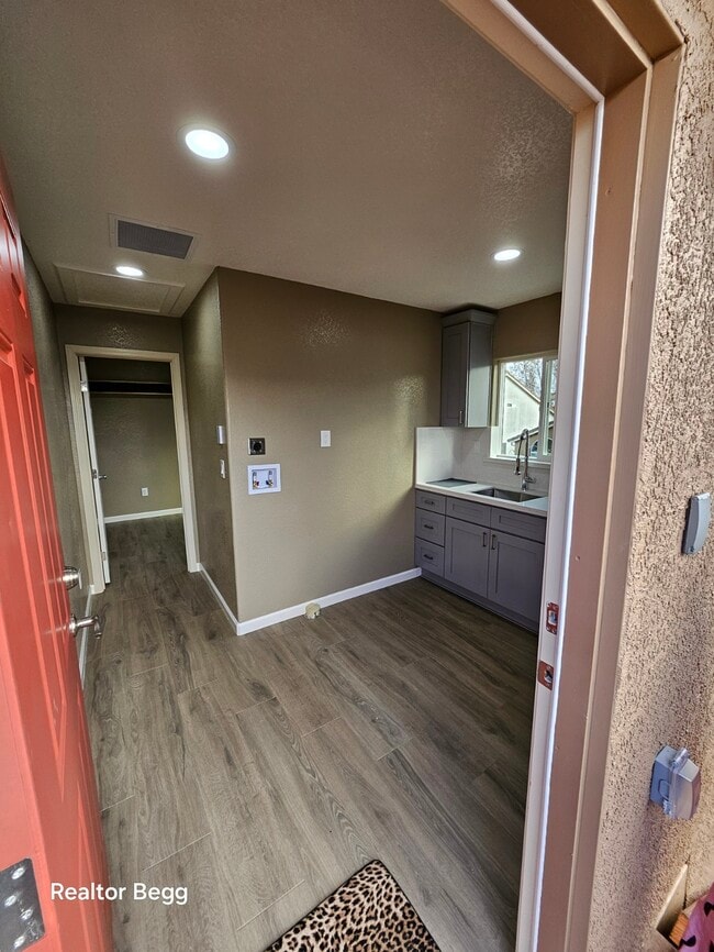 2102 Black Rose Ln in Stockton, CA - Building Photo - Building Photo