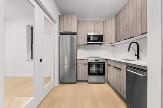 184 Bleecker St, Unit 6 in New York, NY - Building Photo - Building Photo